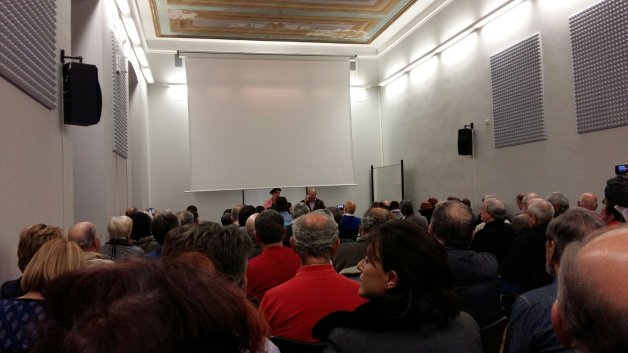 Público asistente a la presentación del VILLAMOCHO en el Centro Cultural Antiguo Instituto Jovellanos de Gijón, el 13 de noviembre de 2015