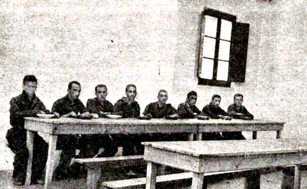 Mineros esclavos en los comedores en el Campo de Concentración del Pozo Mosquitera de la empresa Duro-Felguera, el año 1942